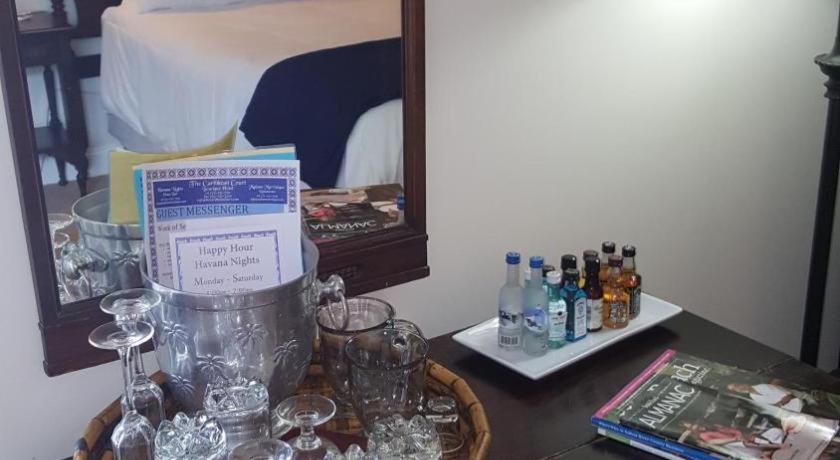 ורו ביץ' The Caribbean Court Boutique Hotel מראה חיצוני תמונה