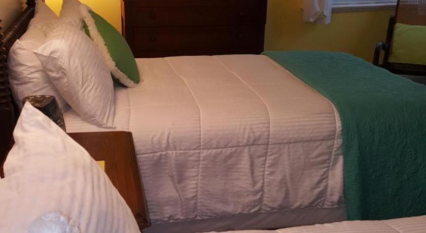 ורו ביץ' The Caribbean Court Boutique Hotel מראה חיצוני תמונה
