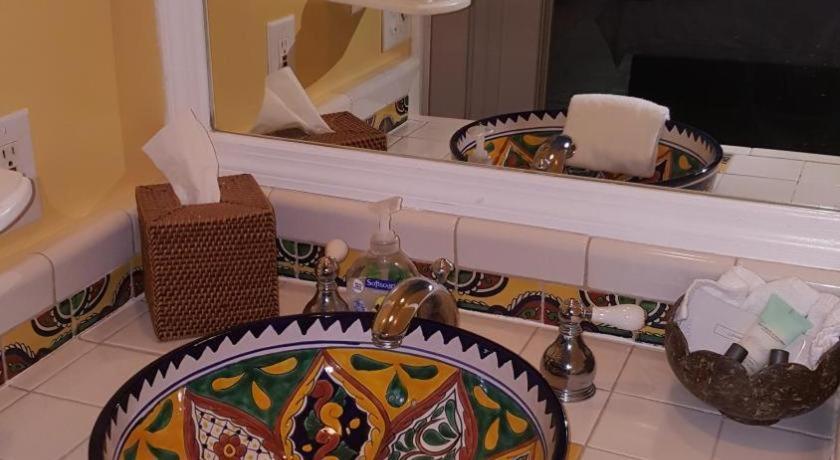 ורו ביץ' The Caribbean Court Boutique Hotel מראה חיצוני תמונה