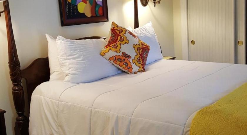 ורו ביץ' The Caribbean Court Boutique Hotel מראה חיצוני תמונה