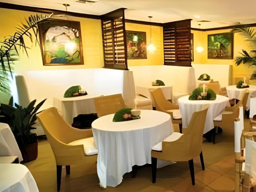 ורו ביץ' The Caribbean Court Boutique Hotel מראה חיצוני תמונה