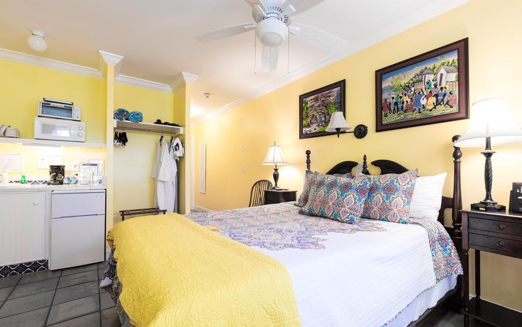 ורו ביץ' The Caribbean Court Boutique Hotel מראה חיצוני תמונה